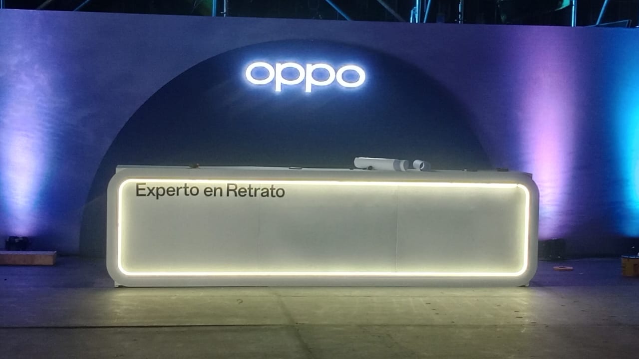 Stand de Oppo en feria en Chamorro City